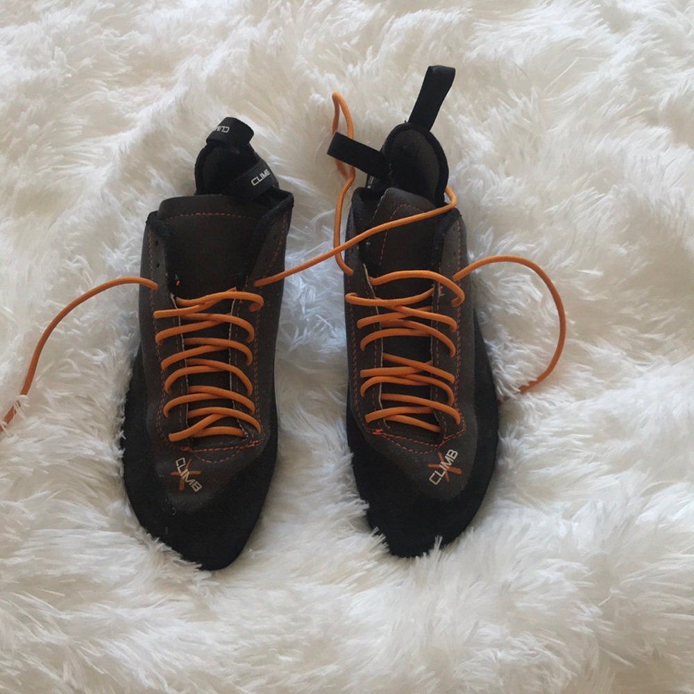 Women’s climbing shoes